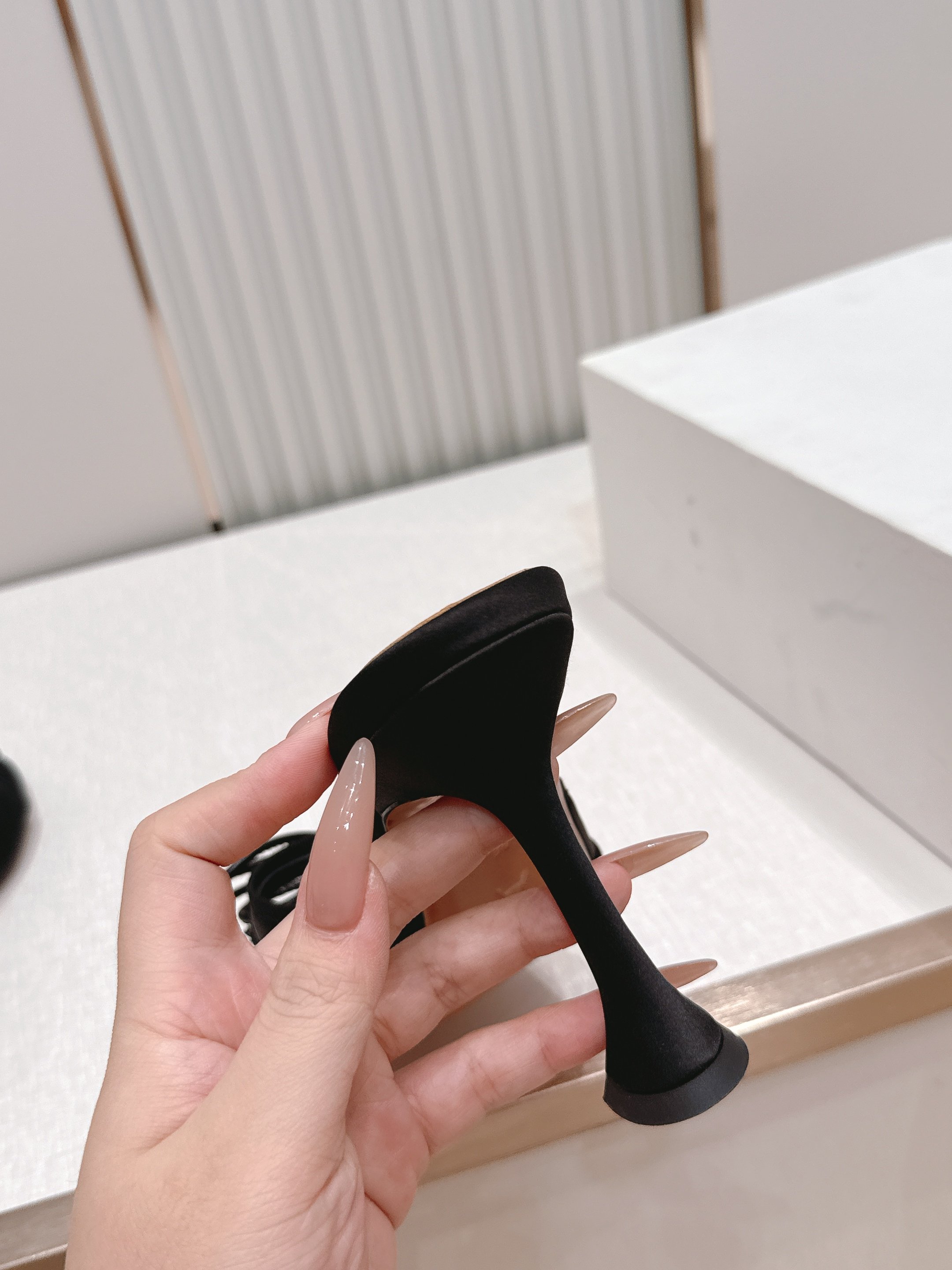 Malone Souliers 高跟蕾丝凉拖鞋经典蕾丝性感依然风韵犹存 真皮蝴蝶结 计，非常耐看极具风格