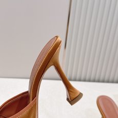 Malone Souliers 高跟蕾丝凉拖鞋经典蕾丝性感依然风韵犹存 真皮蝴蝶结 计,非常耐看极具风格 Malone Souliers 高跟蕾丝凉拖鞋经典蕾丝性感依然风韵犹存 真皮蝴蝶结 计,非常耐看极具风格