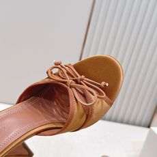 Malone Souliers 高跟蕾丝凉拖鞋经典蕾丝性感依然风韵犹存 真皮蝴蝶结 计,非常耐看极具风格 Malone Souliers 高跟蕾丝凉拖鞋经典蕾丝性感依然风韵犹存 真皮蝴蝶结 计,非常耐看极具风格