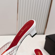 (3.5cm跟高) Chanel 香奈儿 Coco beach系列 新款网面穆勒凉拖鞋 以舒适惬意与纯粹 (3.5cm跟高) Chanel 香奈儿 Coco beach系列 新款网面穆勒凉拖鞋 以舒适惬意与纯粹