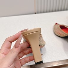 (7.5cm跟高) Chanel 香奈儿 Coco beach系列 新款网面穆勒凉拖鞋 以舒适惬意与纯粹 (7.5cm跟高) Chanel 香奈儿 Coco beach系列 新款网面穆勒凉拖鞋 以舒适惬意与纯粹
