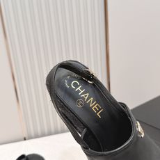 chanel 香奈儿坡跟凉拖,优质皮革+金属双C标志,品牌感满满✨。编织坡跟设计,增高又舒适,日常或度假 chanel 香奈儿坡跟凉拖,优质皮革+金属双C标志,品牌感满满✨。编织坡跟设计,增高又舒适,日常或度假