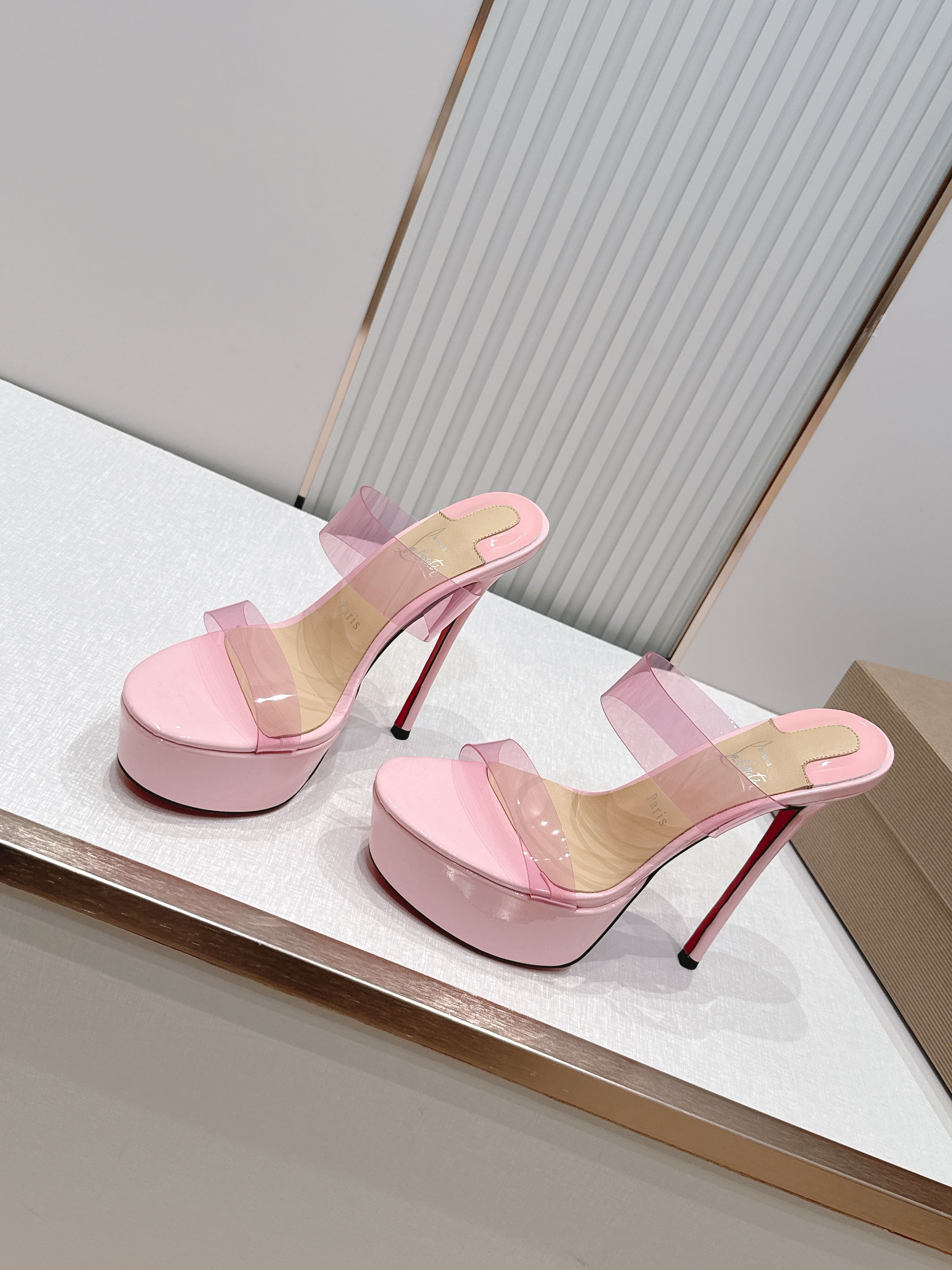 Christian louboutin26s夏季新款时装凉鞋 圆头水台高跟凉拖原单品质 🍃原汁原味的欧式 Christian louboutin26s夏季新款时装凉鞋 圆头水台高跟凉拖原单品质 🍃原汁原味的欧式