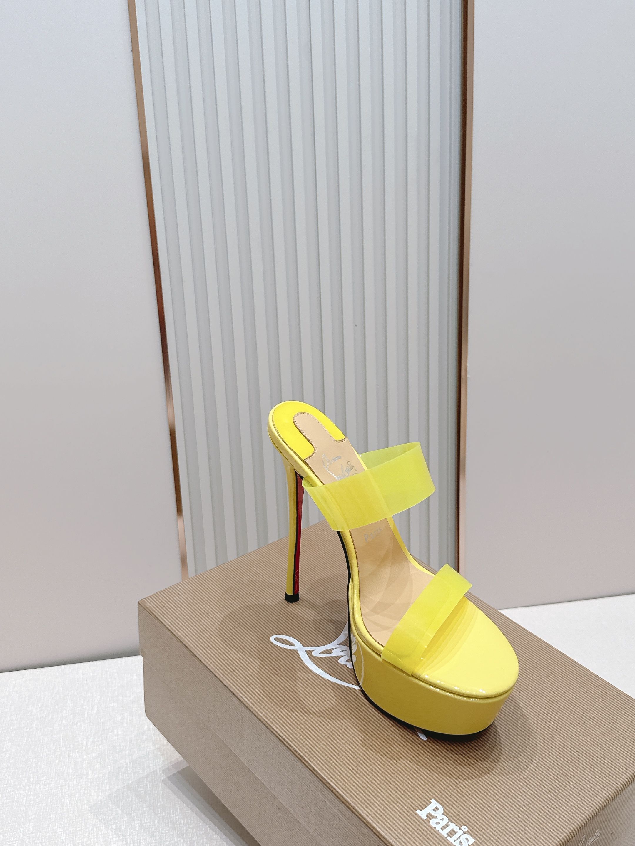 Christian louboutin26s夏季新款时装凉鞋 圆头水台高跟凉拖原单品质 🍃原汁原味的欧式 Christian louboutin26s夏季新款时装凉鞋 圆头水台高跟凉拖原单品质 🍃原汁原味的欧式