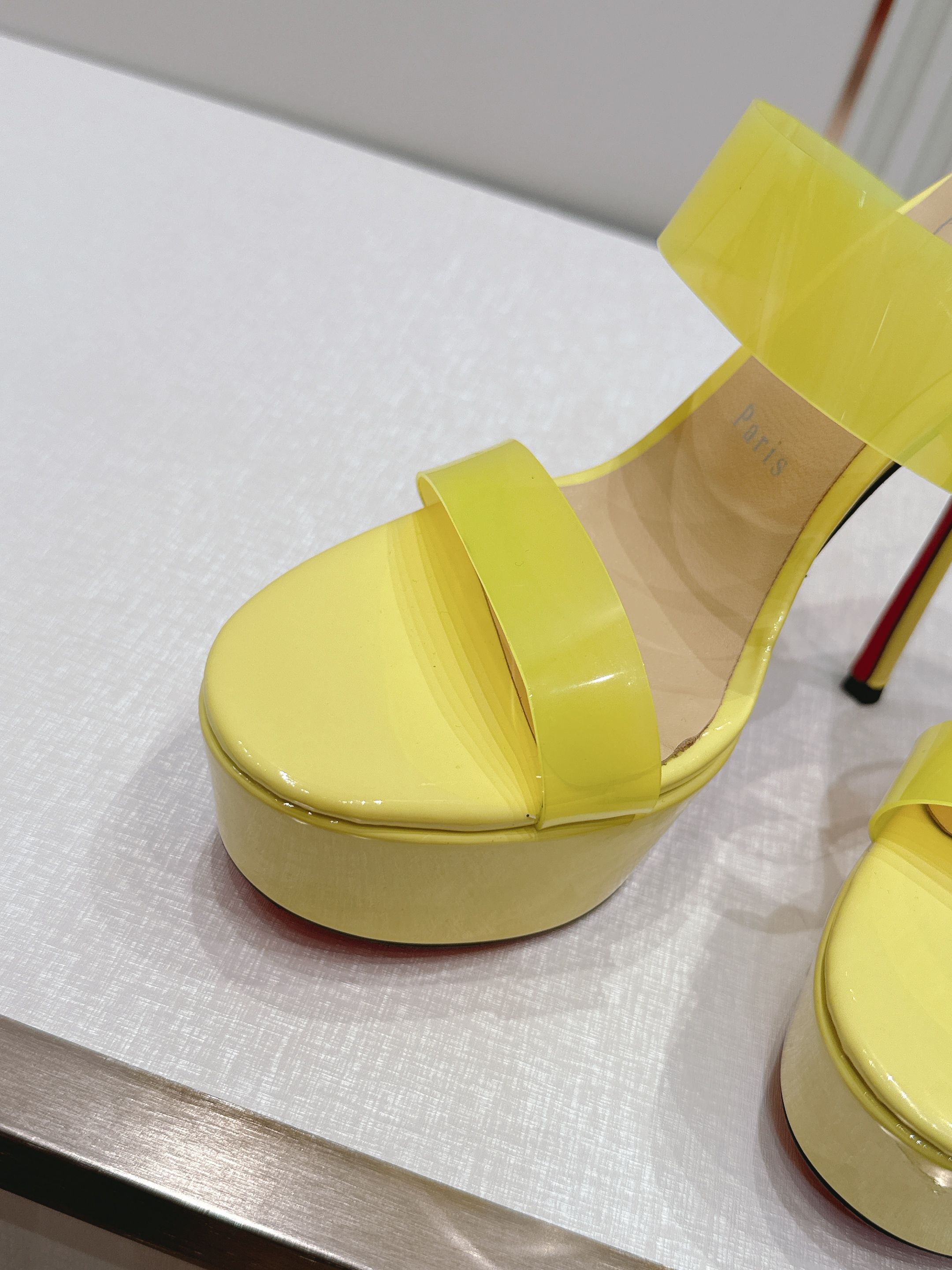 Christian louboutin26s夏季新款时装凉鞋 圆头水台高跟凉拖原单品质 🍃原汁原味的欧式 Christian louboutin26s夏季新款时装凉鞋 圆头水台高跟凉拖原单品质 🍃原汁原味的欧式