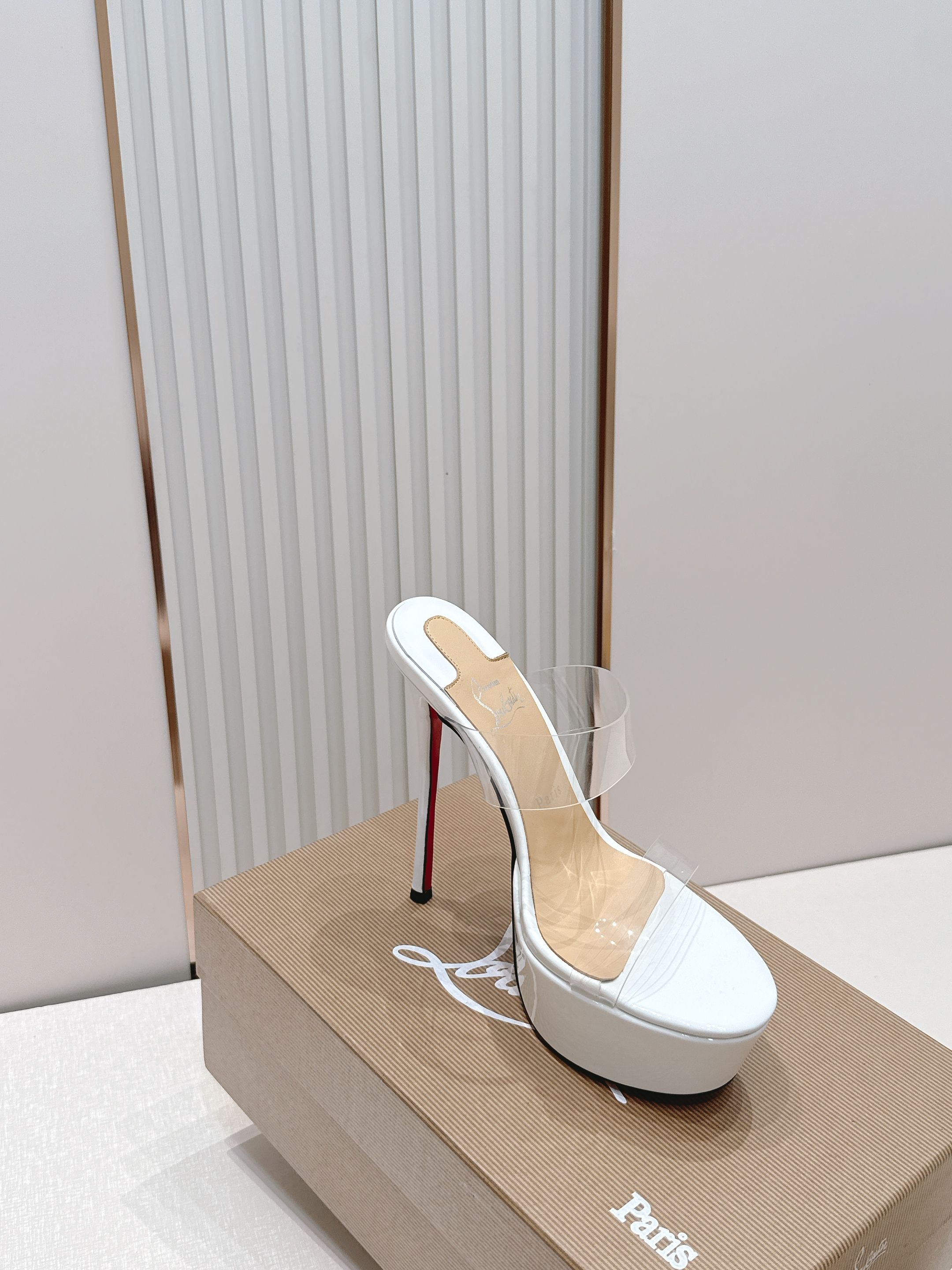 Christian louboutin26s夏季新款时装凉鞋 圆头水台高跟凉拖原单品质 🍃原汁原味的欧式 Christian louboutin26s夏季新款时装凉鞋 圆头水台高跟凉拖原单品质 🍃原汁原味的欧式