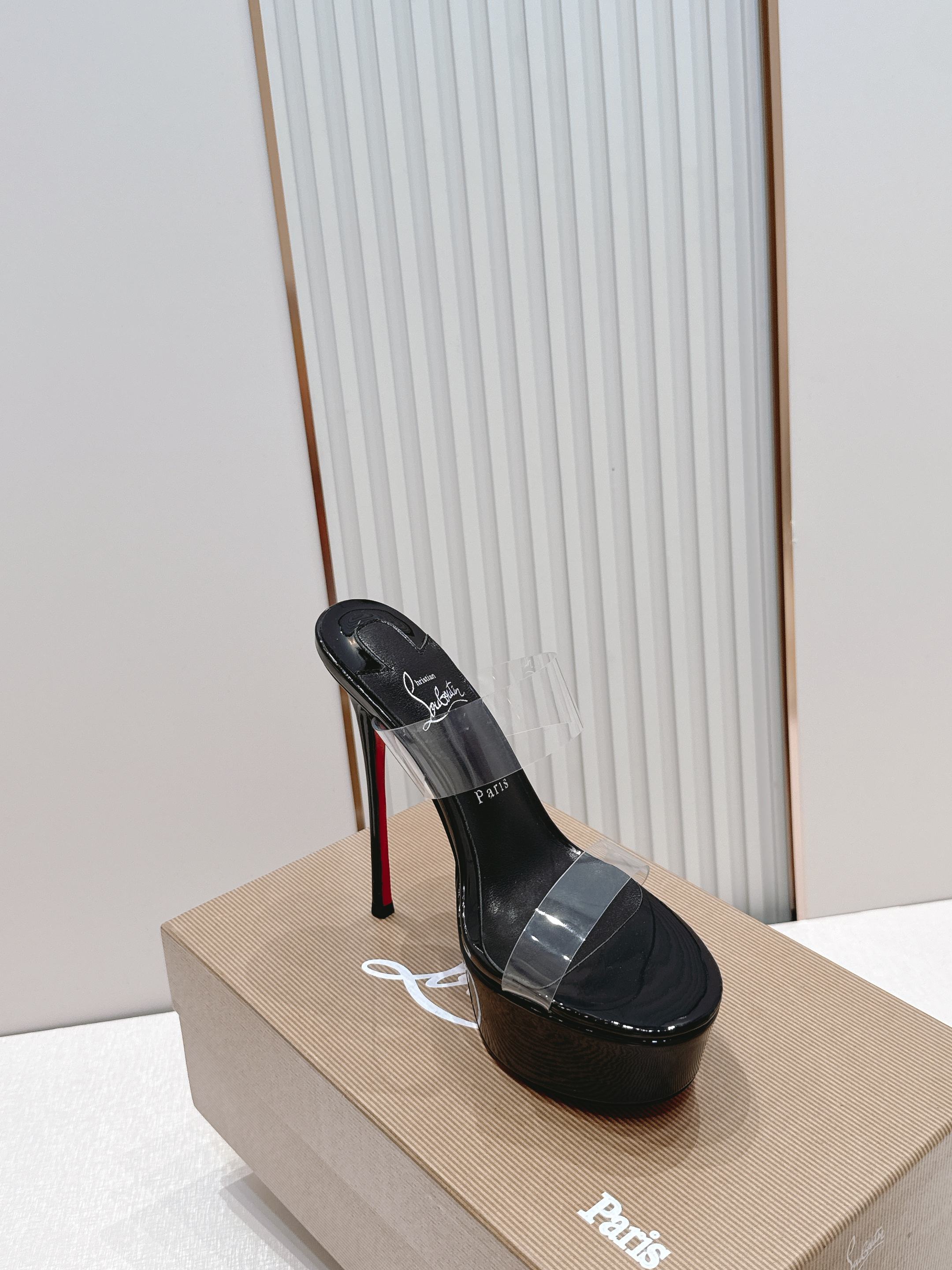 Christian louboutin26s夏季新款时装凉鞋 圆头水台高跟凉拖原单品质 🍃原汁原味的欧式 Christian louboutin26s夏季新款时装凉鞋 圆头水台高跟凉拖原单品质 🍃原汁原味的欧式