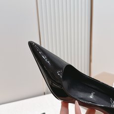 代购级Christian Louboutin 26/So Kate系列尖头细高跟鞋这是Christian 代购级Christian Louboutin 26/So Kate系列尖头细高跟鞋这是Christian