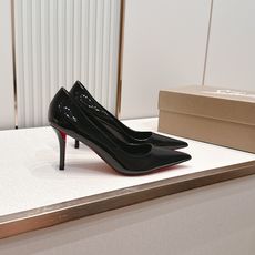 代购级Christian Louboutin 26/So Kate系列尖头细高跟鞋这是Christian 代购级Christian Louboutin 26/So Kate系列尖头细高跟鞋这是Christian