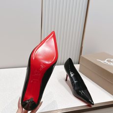 代购级Christian Louboutin 26/So Kate系列尖头细高跟鞋这是Christian 代购级Christian Louboutin 26/So Kate系列尖头细高跟鞋这是Christian