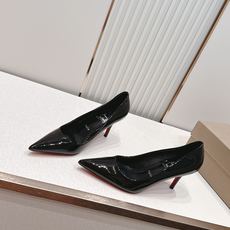 代购级Christian Louboutin 26/So Kate系列尖头细高跟鞋这是Christian 代购级Christian Louboutin 26/So Kate系列尖头细高跟鞋这是Christian