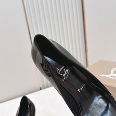 代购级Christian Louboutin 26/So Kate系列尖头细高跟鞋这是Christian 代购级Christian Louboutin 26/So Kate系列尖头细高跟鞋这是Christian