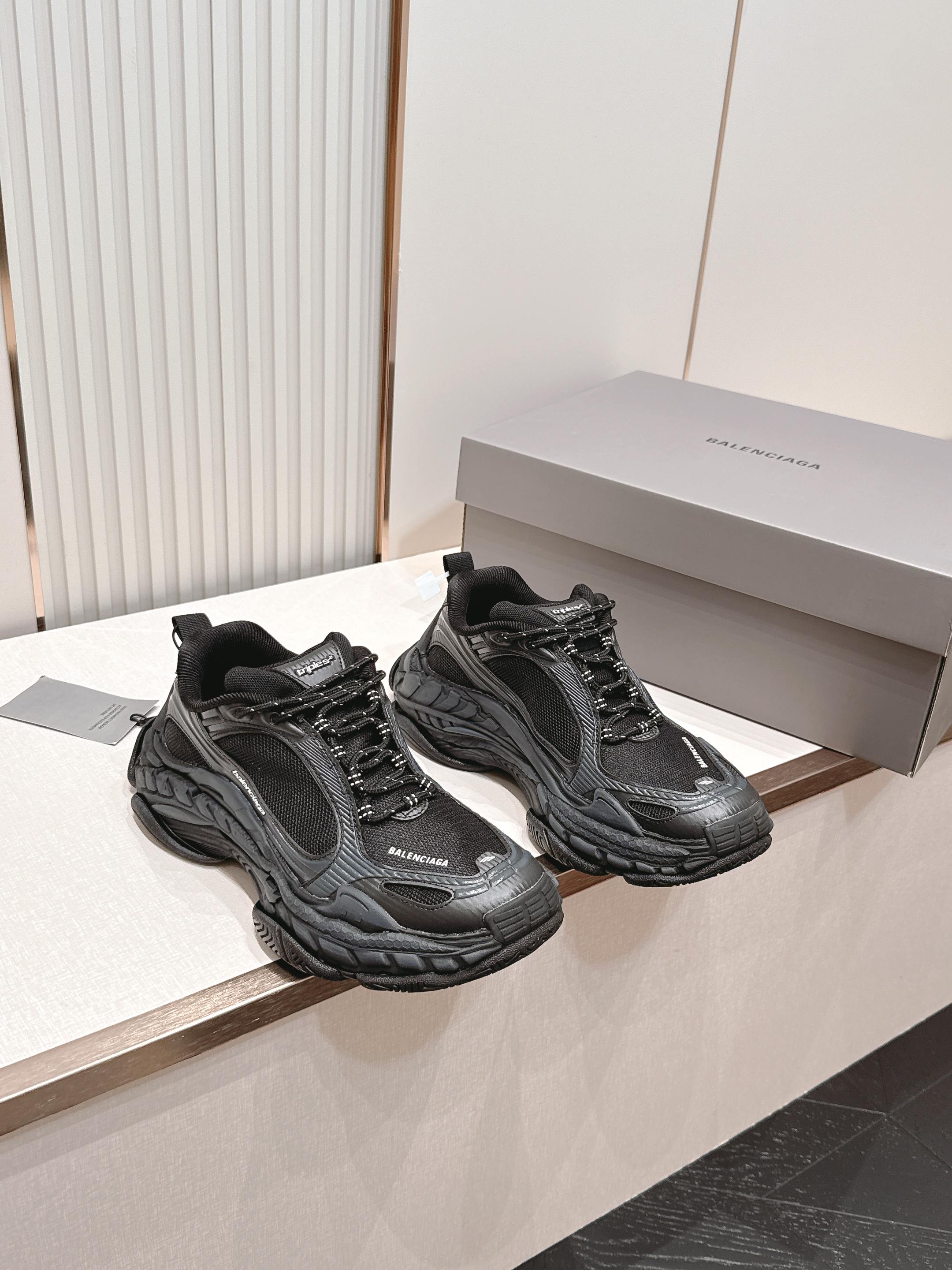 顶级版本    情侣款 Balenciaga 巴黎世家最新TriPleS.2运动鞋 众多明星网红种草 演