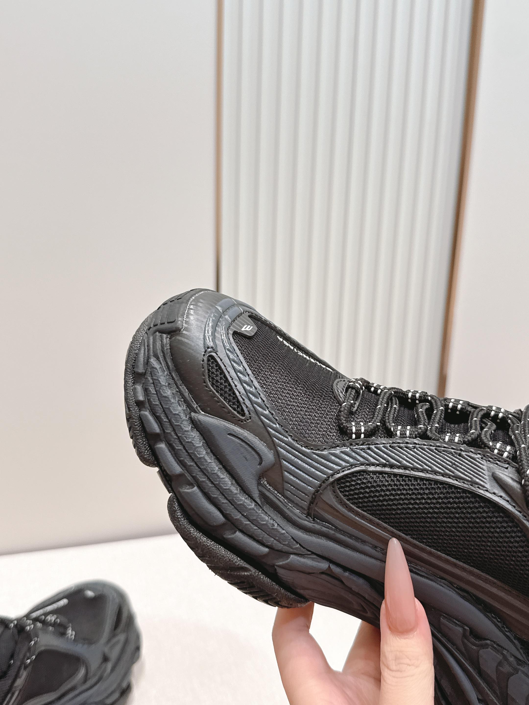 顶级版本 情侣款 Balenciaga 巴黎世家最新TriPleS.2运动鞋 众多明星网红种草 演 顶级版本 情侣款 Balenciaga 巴黎世家最新TriPleS.2运动鞋 众多明星网红种草 演