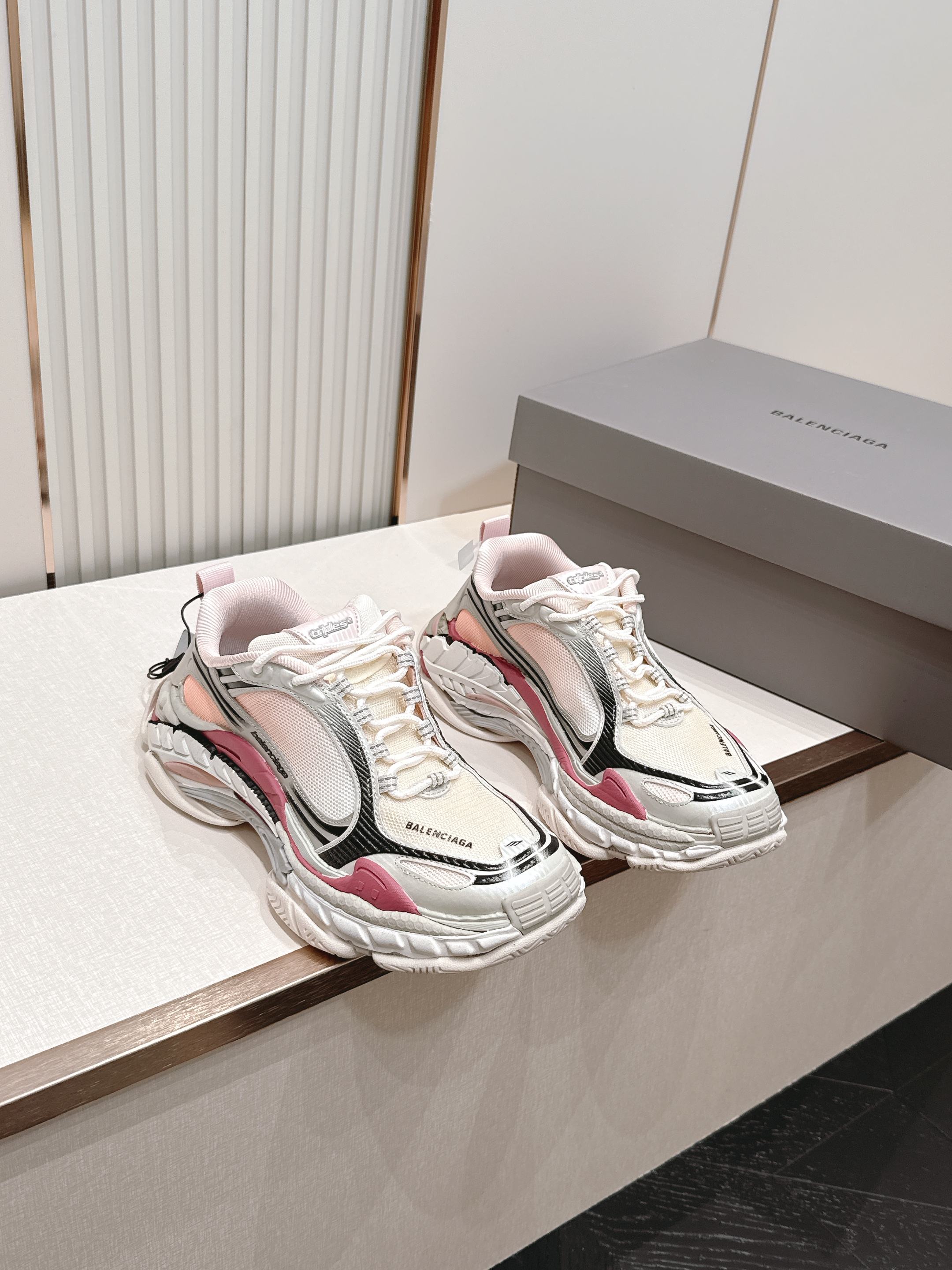 顶级版本    情侣款 Balenciaga 巴黎世家最新TriPleS.2运动鞋 众多明星网红种草 演