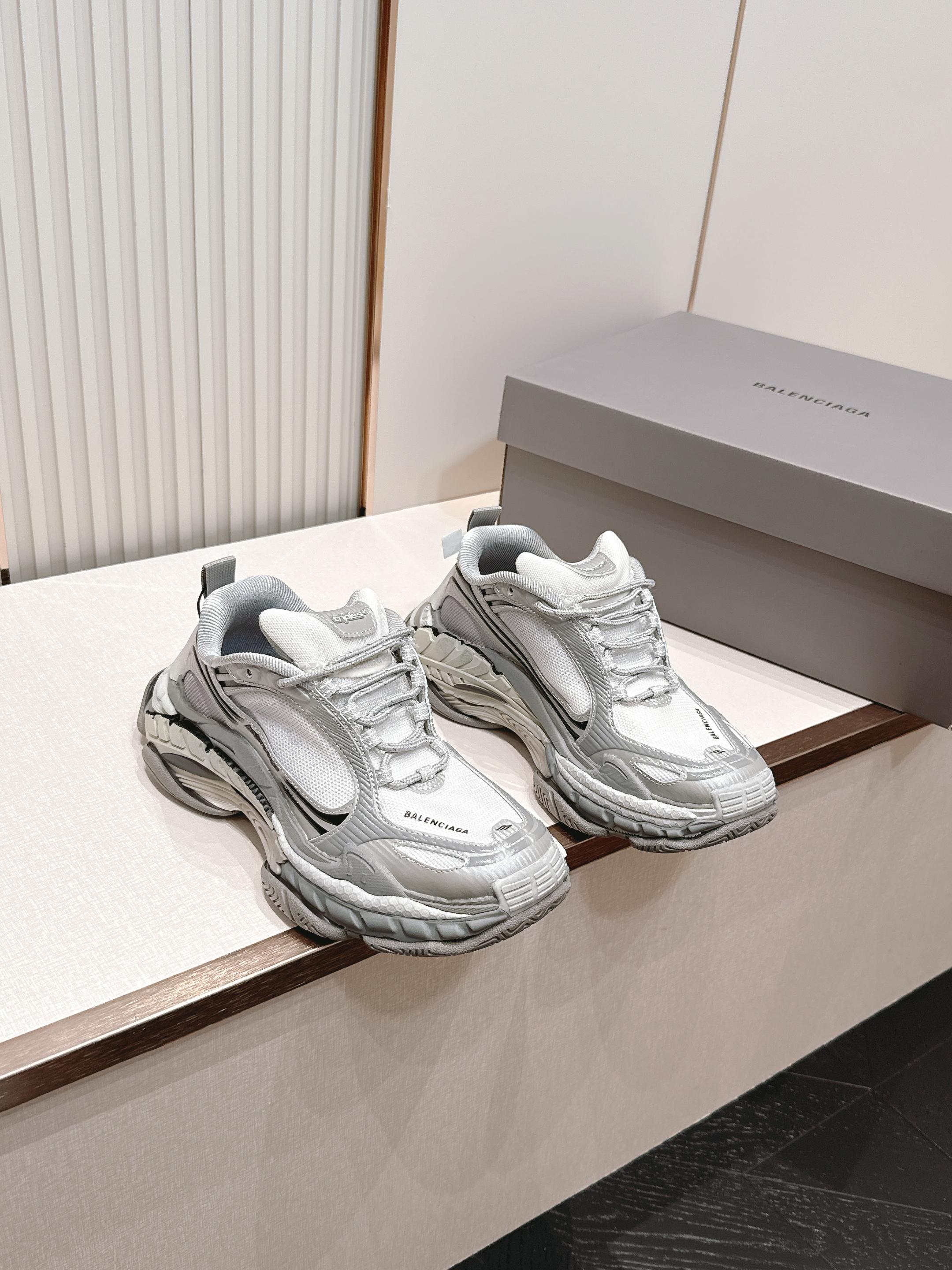 顶级版本    情侣款 Balenciaga 巴黎世家最新TriPleS.2运动鞋 众多明星网红种草 演