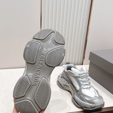 顶级版本 情侣款 Balenciaga 巴黎世家最新TriPleS.2运动鞋 众多明星网红种草 演 顶级版本 情侣款 Balenciaga 巴黎世家最新TriPleS.2运动鞋 众多明星网红种草 演