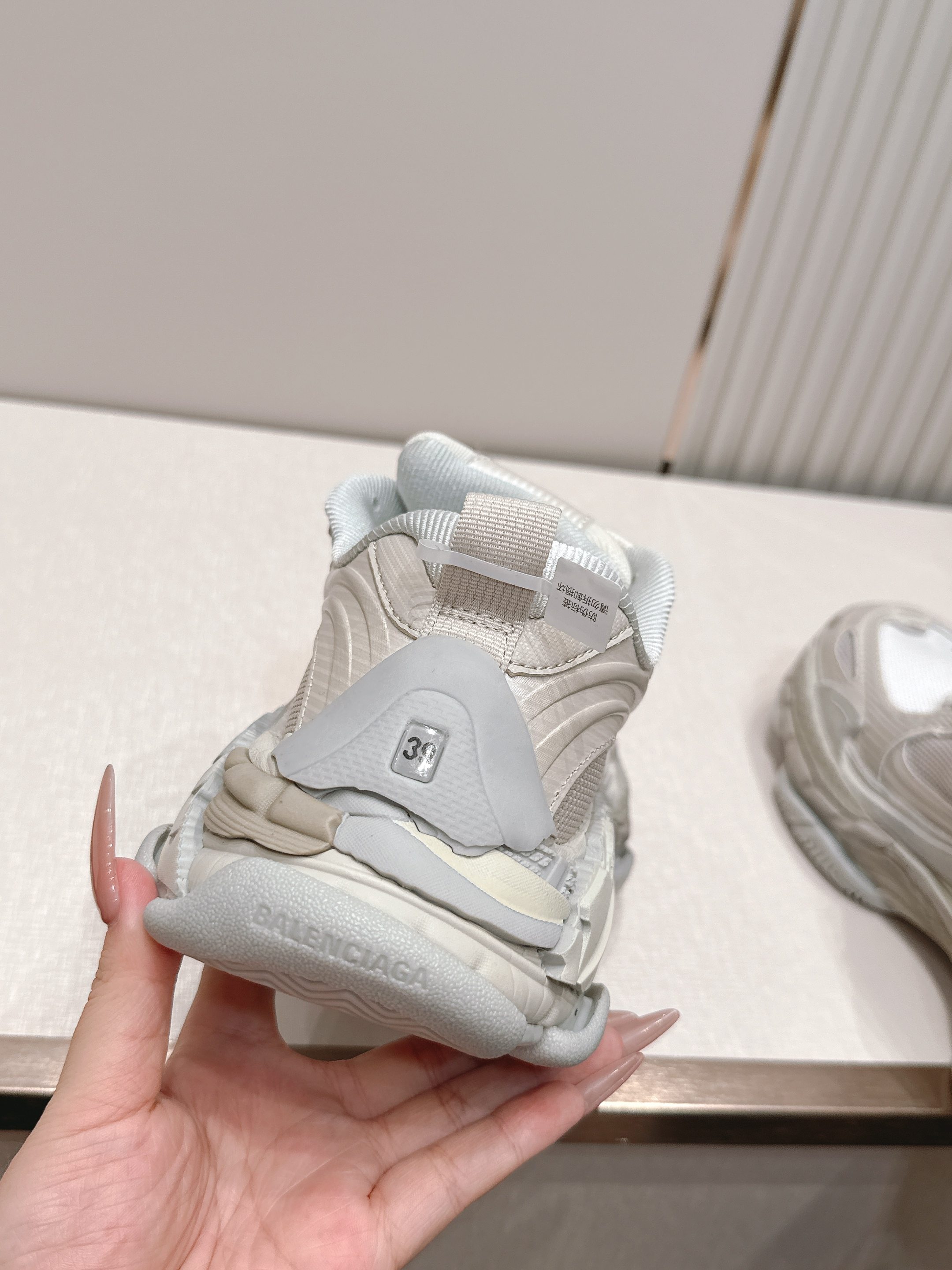 顶级版本 情侣款 Balenciaga 巴黎世家最新TriPleS.2运动鞋 众多明星网红种草 演 顶级版本 情侣款 Balenciaga 巴黎世家最新TriPleS.2运动鞋 众多明星网红种草 演