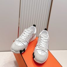 顶版 情侣款 男士+10 Hermes 爱马仕2026 最新款复古风H休闲运动鞋工艺极致,同步专柜上新. 顶版 情侣款 男士+10 Hermes 爱马仕2026 最新款复古风H休闲运动鞋工艺极致,同步专柜上新.