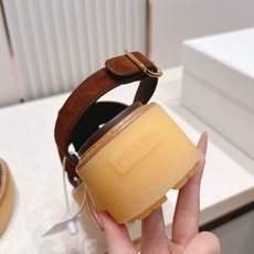 Prada 普拉达2026春夏新款凉鞋系列 罗马厚底凉鞋 最新走秀款,经典升级 舒适度与时髦度并存 每个 Prada 普拉达2026春夏新款凉鞋系列 罗马厚底凉鞋 最新走秀款,经典升级 舒适度与时髦度并存 每个