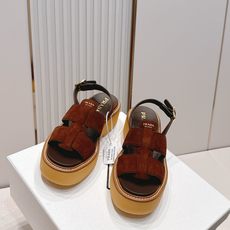 Prada 普拉达2026春夏新款凉鞋系列 罗马厚底凉鞋 最新走秀款,经典升级 舒适度与时髦度并存 每个 Prada 普拉达2026春夏新款凉鞋系列 罗马厚底凉鞋 最新走秀款,经典升级 舒适度与时髦度并存 每个