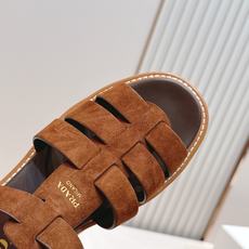 Prada 普拉达2026春夏新款凉鞋系列 罗马厚底凉鞋 最新走秀款,经典升级 舒适度与时髦度并存 每个 Prada 普拉达2026春夏新款凉鞋系列 罗马厚底凉鞋 最新走秀款,经典升级 舒适度与时髦度并存 每个
