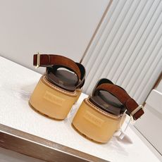 Prada 普拉达2026春夏新款凉鞋系列 罗马厚底凉鞋 最新走秀款,经典升级 舒适度与时髦度并存 每个 Prada 普拉达2026春夏新款凉鞋系列 罗马厚底凉鞋 最新走秀款,经典升级 舒适度与时髦度并存 每个