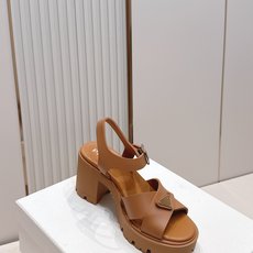 Prada 普拉达2026春夏新款凉鞋系列 罗马厚底高跟凉鞋 最新走秀款,经典升级 舒适度与时髦度并存 Prada 普拉达2026春夏新款凉鞋系列 罗马厚底高跟凉鞋 最新走秀款,经典升级 舒适度与时髦度并存