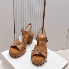 Prada 普拉达2026春夏新款凉鞋系列 罗马厚底高跟凉鞋 最新走秀款,经典升级 舒适度与时髦度并存 Prada 普拉达2026春夏新款凉鞋系列 罗马厚底高跟凉鞋 最新走秀款,经典升级 舒适度与时髦度并存