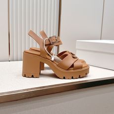 Prada 普拉达2026春夏新款凉鞋系列 罗马厚底高跟凉鞋 最新走秀款,经典升级 舒适度与时髦度并存 Prada 普拉达2026春夏新款凉鞋系列 罗马厚底高跟凉鞋 最新走秀款,经典升级 舒适度与时髦度并存