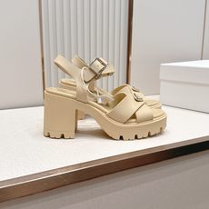 Prada 普拉达2026春夏新款凉鞋系列 罗马厚底高跟凉鞋 最新走秀款,经典升级 舒适度与时髦度并存 Prada 普拉达2026春夏新款凉鞋系列 罗马厚底高跟凉鞋 最新走秀款,经典升级 舒适度与时髦度并存