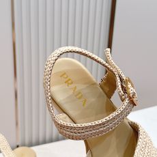 顶级拉菲草面 Prada 普拉达2026春夏新款凉鞋系列 罗马厚底高跟凉鞋 最新走秀款,经典升级 舒适 顶级拉菲草面 Prada 普拉达2026春夏新款凉鞋系列 罗马厚底高跟凉鞋 最新走秀款,经典升级 舒适