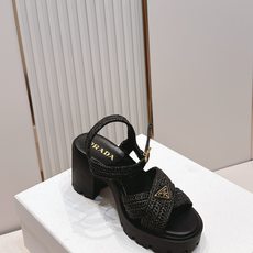 顶级拉菲草面 Prada 普拉达2026春夏新款凉鞋系列 罗马厚底高跟凉鞋 最新走秀款,经典升级 舒适 顶级拉菲草面 Prada 普拉达2026春夏新款凉鞋系列 罗马厚底高跟凉鞋 最新走秀款,经典升级 舒适