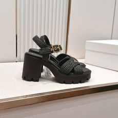 顶级拉菲草面 Prada 普拉达2026春夏新款凉鞋系列 罗马厚底高跟凉鞋 最新走秀款,经典升级 舒适 顶级拉菲草面 Prada 普拉达2026春夏新款凉鞋系列 罗马厚底高跟凉鞋 最新走秀款,经典升级 舒适