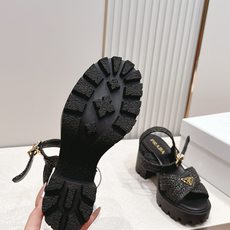 顶级拉菲草面 Prada 普拉达2026春夏新款凉鞋系列 罗马厚底高跟凉鞋 最新走秀款,经典升级 舒适 顶级拉菲草面 Prada 普拉达2026春夏新款凉鞋系列 罗马厚底高跟凉鞋 最新走秀款,经典升级 舒适