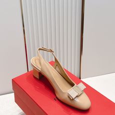 Ferragamo 菲拉格慕26春夏新品蝴蝶结圆头粗跟后空凉鞋!经典万年不败款!标志性蝴蝶结布扣!粗跟 Ferragamo 菲拉格慕26春夏新品蝴蝶结圆头粗跟后空凉鞋!经典万年不败款!标志性蝴蝶结布扣!粗跟