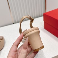 Ferragamo 菲拉格慕26春夏新品蝴蝶结圆头粗跟后空凉鞋!经典万年不败款!标志性蝴蝶结布扣!粗跟 Ferragamo 菲拉格慕26春夏新品蝴蝶结圆头粗跟后空凉鞋!经典万年不败款!标志性蝴蝶结布扣!粗跟