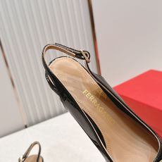 Ferragamo 菲拉格慕26春夏新品蝴蝶结圆头粗跟后空凉鞋!经典万年不败款!标志性蝴蝶结布扣!粗跟 Ferragamo 菲拉格慕26春夏新品蝴蝶结圆头粗跟后空凉鞋!经典万年不败款!标志性蝴蝶结布扣!粗跟