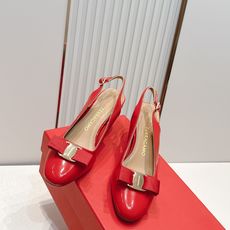 Ferragamo 菲拉格慕26春夏新品蝴蝶结圆头粗跟后空凉鞋!经典万年不败款!标志性蝴蝶结布扣!粗跟 Ferragamo 菲拉格慕26春夏新品蝴蝶结圆头粗跟后空凉鞋!经典万年不败款!标志性蝴蝶结布扣!粗跟