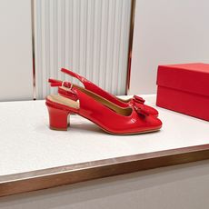 Ferragamo 菲拉格慕26春夏新品蝴蝶结圆头粗跟后空凉鞋!经典万年不败款!标志性蝴蝶结布扣!粗跟 Ferragamo 菲拉格慕26春夏新品蝴蝶结圆头粗跟后空凉鞋!经典万年不败款!标志性蝴蝶结布扣!粗跟
