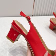 Ferragamo 菲拉格慕26春夏新品蝴蝶结圆头粗跟后空凉鞋!经典万年不败款!标志性蝴蝶结布扣!粗跟 Ferragamo 菲拉格慕26春夏新品蝴蝶结圆头粗跟后空凉鞋!经典万年不败款!标志性蝴蝶结布扣!粗跟
