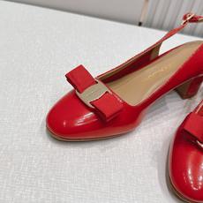 Ferragamo 菲拉格慕26春夏新品蝴蝶结圆头粗跟后空凉鞋!经典万年不败款!标志性蝴蝶结布扣!粗跟 Ferragamo 菲拉格慕26春夏新品蝴蝶结圆头粗跟后空凉鞋!经典万年不败款!标志性蝴蝶结布扣!粗跟