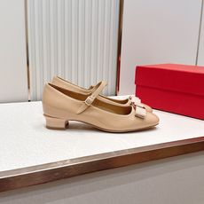 Ferragamo 菲拉格慕26春夏新品蝴蝶结圆头粗跟单鞋!经典万年不败款!标志性蝴蝶结布扣!粗跟圆头 Ferragamo 菲拉格慕26春夏新品蝴蝶结圆头粗跟单鞋!经典万年不败款!标志性蝴蝶结布扣!粗跟圆头