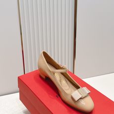 Ferragamo 菲拉格慕26春夏新品蝴蝶结圆头粗跟单鞋!经典万年不败款!标志性蝴蝶结布扣!粗跟圆头 Ferragamo 菲拉格慕26春夏新品蝴蝶结圆头粗跟单鞋!经典万年不败款!标志性蝴蝶结布扣!粗跟圆头