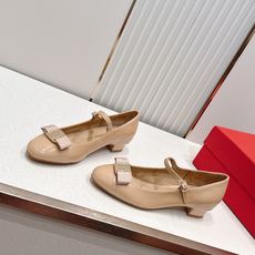 Ferragamo 菲拉格慕26春夏新品蝴蝶结圆头粗跟单鞋!经典万年不败款!标志性蝴蝶结布扣!粗跟圆头 Ferragamo 菲拉格慕26春夏新品蝴蝶结圆头粗跟单鞋!经典万年不败款!标志性蝴蝶结布扣!粗跟圆头