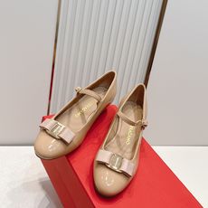 Ferragamo 菲拉格慕26春夏新品蝴蝶结圆头粗跟单鞋!经典万年不败款!标志性蝴蝶结布扣!粗跟圆头 Ferragamo 菲拉格慕26春夏新品蝴蝶结圆头粗跟单鞋!经典万年不败款!标志性蝴蝶结布扣!粗跟圆头