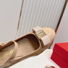 Ferragamo 菲拉格慕26春夏新品蝴蝶结圆头粗跟单鞋!经典万年不败款!标志性蝴蝶结布扣!粗跟圆头 Ferragamo 菲拉格慕26春夏新品蝴蝶结圆头粗跟单鞋!经典万年不败款!标志性蝴蝶结布扣!粗跟圆头