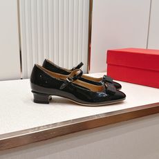 Ferragamo 菲拉格慕26春夏新品蝴蝶结圆头粗跟单鞋!经典万年不败款!标志性蝴蝶结布扣!粗跟圆头 Ferragamo 菲拉格慕26春夏新品蝴蝶结圆头粗跟单鞋!经典万年不败款!标志性蝴蝶结布扣!粗跟圆头