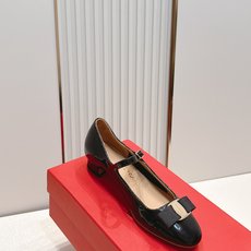 Ferragamo 菲拉格慕26春夏新品蝴蝶结圆头粗跟单鞋!经典万年不败款!标志性蝴蝶结布扣!粗跟圆头 Ferragamo 菲拉格慕26春夏新品蝴蝶结圆头粗跟单鞋!经典万年不败款!标志性蝴蝶结布扣!粗跟圆头