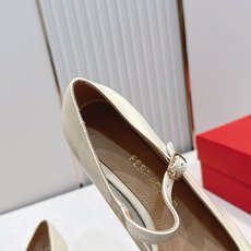 Ferragamo 菲拉格慕26春夏新品蝴蝶结圆头粗跟单鞋!经典万年不败款!标志性蝴蝶结布扣!粗跟圆头 Ferragamo 菲拉格慕26春夏新品蝴蝶结圆头粗跟单鞋!经典万年不败款!标志性蝴蝶结布扣!粗跟圆头